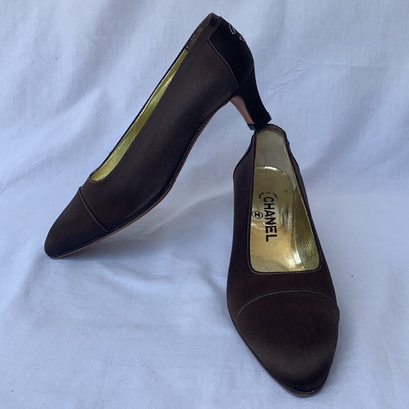 Vintage Chanel Brown Silk Pumps with Embroidered Logo on back heel. Sz8.5 - Picture 6 of 14